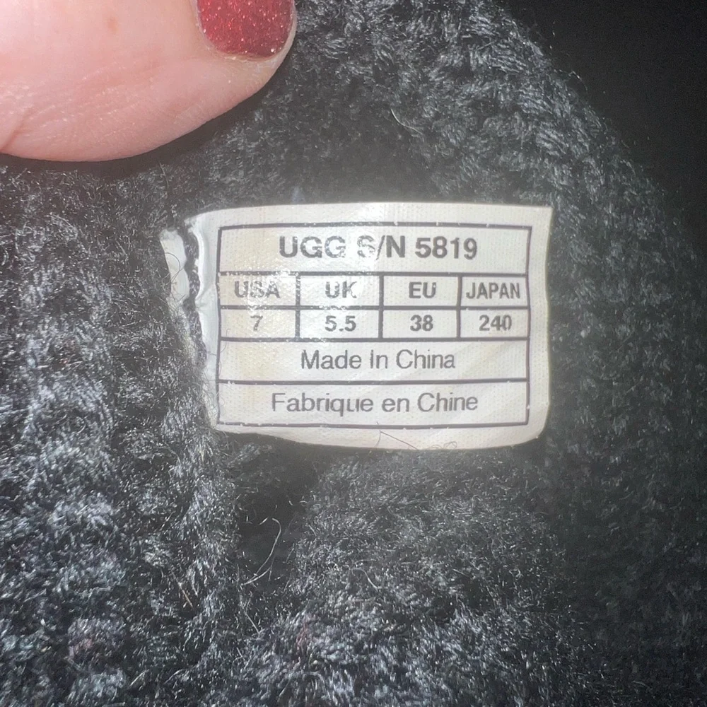▶️ UGG ◀️ Women's Classic Cardy. Size 7